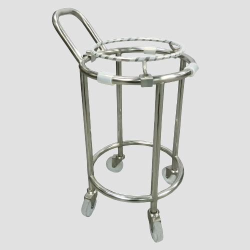 带适配器的旋转男孩